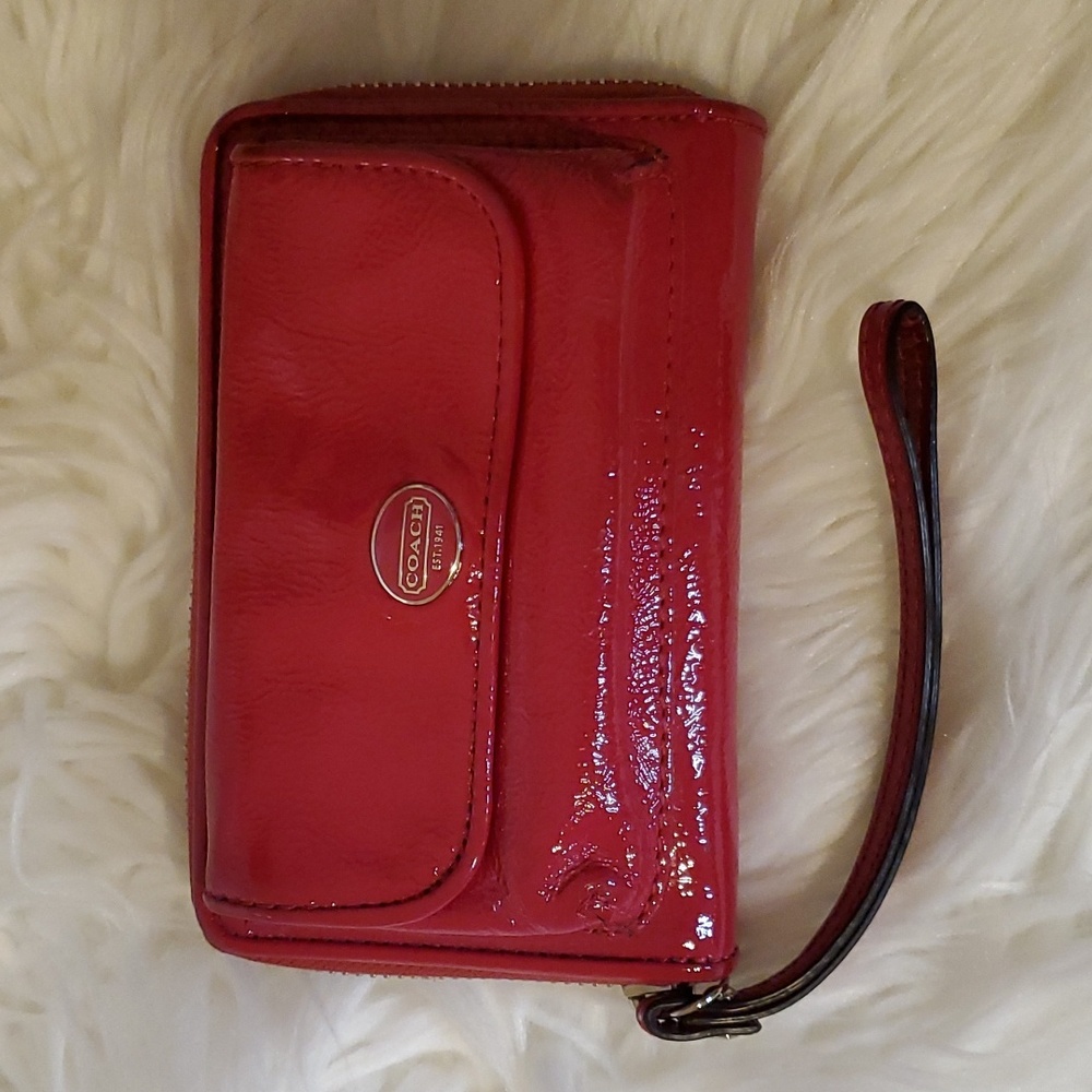 Authentic Coach Patent Leather Zip Around Wristlet Wallet in Pink